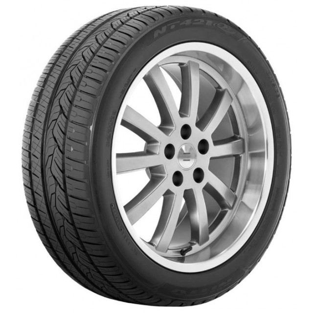 Nitto NT421Q 225/60 R18 104V